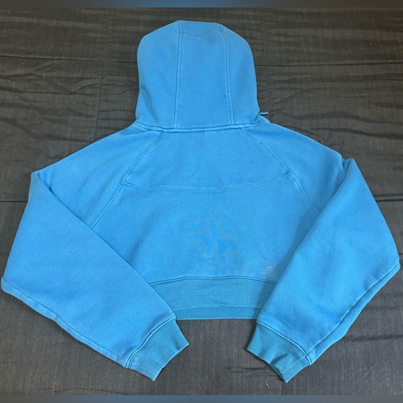 ALPHALETE CROP SWEATER IN GREAT CONDITION - Picture 5 of 5